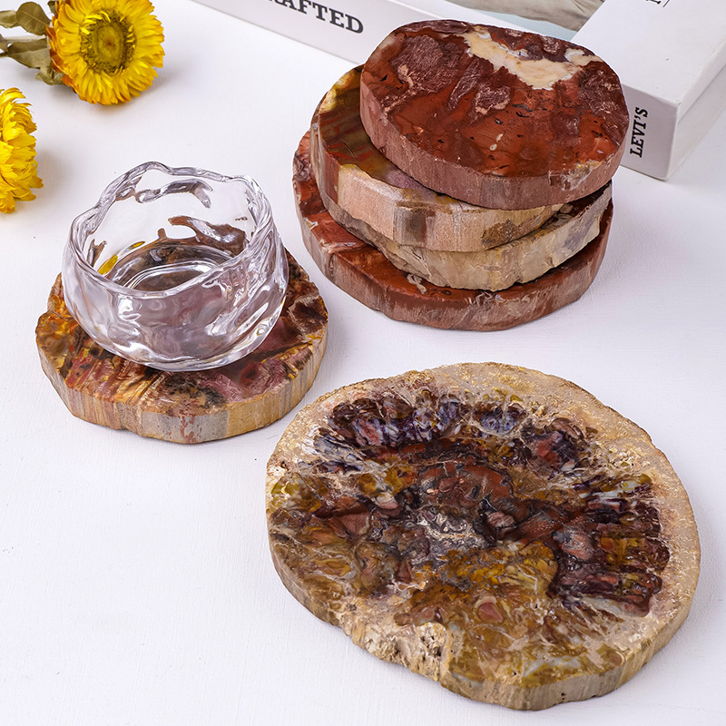 Βάση για φλυτζάνι τσαγιού από απολιθωμένο ξύλο με γεωμετρικό τοπίο, από την Ah Peng Crystal Crafts, μοντέρνος μινιμαλισμός