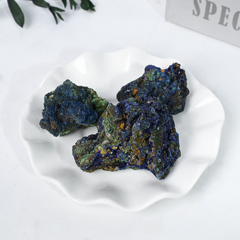 Prirodni azurit i malahit u simbiotskom spoju – sirovi kamen za ukrase