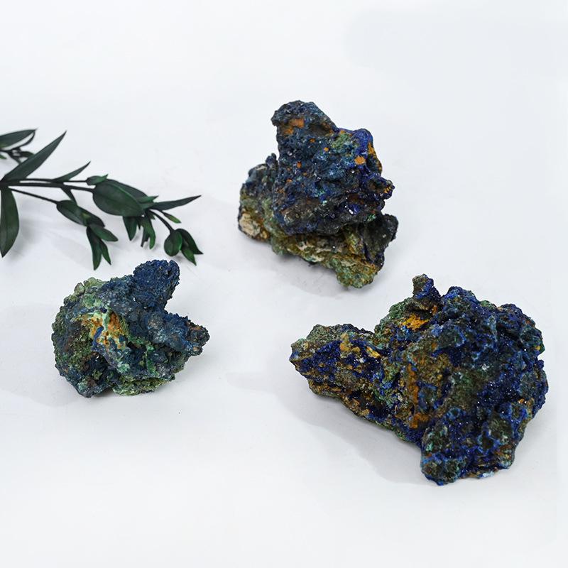 Prirodni azurit i malahit u simbiotskom spoju – sirovi kamen za ukrase