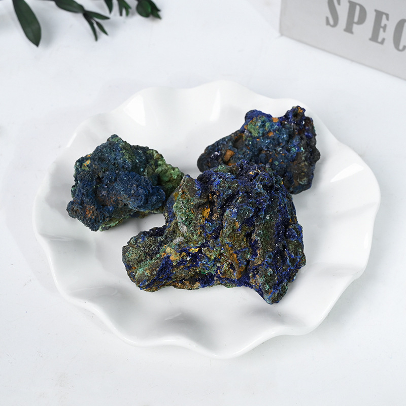 Prirodni azurit i malahit u simbiotskom spoju – sirovi kamen za ukrase