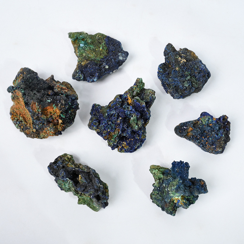 Prirodni azurit i malahit u simbiotskom spoju – sirovi kamen za ukrase