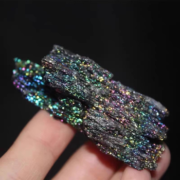Prirodni višebojni mineralni surovi kamen ukras