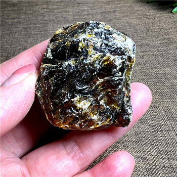 Jantarni kristalni grub kamen ukras — Brand: Fuyihui Crystal Jewelry, Modern Stil, Individualno pakirano u PP vrećicu