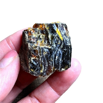 Jantarni kristalni grub kamen ukras — Brand: Fuyihui Crystal Jewelry, Modern Stil, Individualno pakirano u PP vrećicu