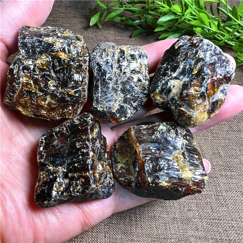 Jantarni kristalni grub kamen ukras — Brand: Fuyihui Crystal Jewelry, Modern Stil, Individualno pakirano u PP vrećicu