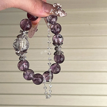 Βραχιόλι με αμέθυστο κρύσταλλο και κρυσταλλικά στοιχεία, κυκλοφορία άνοιξης 2025, στυλ ελαφριάς πολυτέλειας