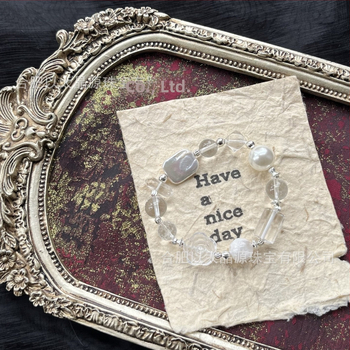 Βραχιόλι με λευκές χάντρες κρυστάλλου, πλευρικοί λίθοι: αμέθιστος και κιτρίνης, χειροποίητο, ελαφρύ πολυτελές στυλ