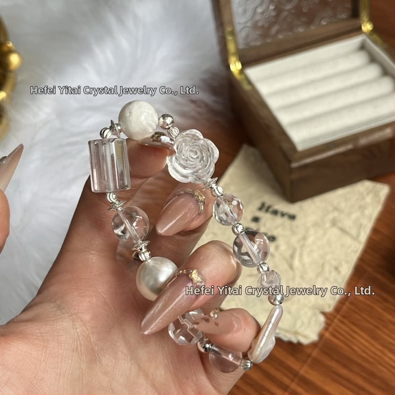 Βραχιόλι με λευκές χάντρες κρυστάλλου, πλευρικοί λίθοι: αμέθιστος και κιτρίνης, χειροποίητο, ελαφρύ πολυτελές στυλ