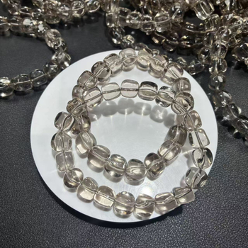 Narukvica od čajnog kristala, prirodni kristal, fino poliranje, unisex, prirodni stil, ljeto 2024