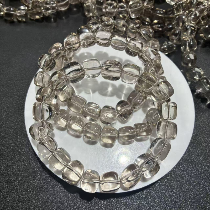 Narukvica od čajnog kristala, prirodni kristal, fino poliranje, unisex, prirodni stil, ljeto 2024