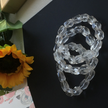 Βραχιόλι με φασετιωμένες κυλινδρικές χάντρες κρυστάλλου, ασύμμετρο σχέδιο