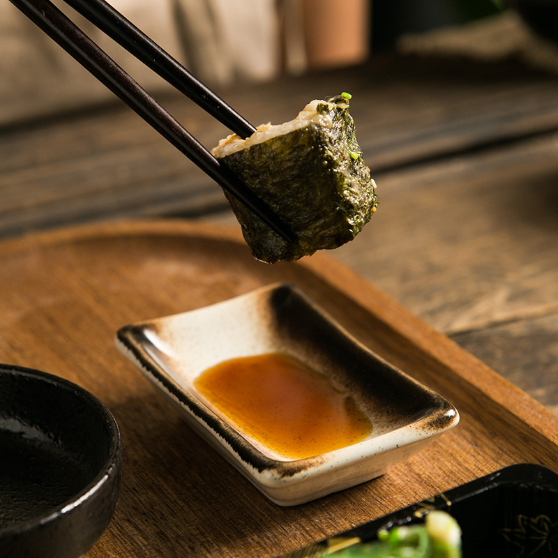 Японски стил керамична чиния за подправки и дипове – кръгла, с декоративен дизайн, глазирана повърхност, микровълнова безопасна