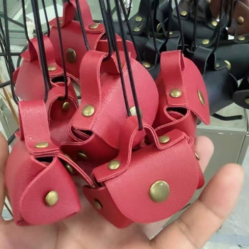 Odinis monetų dėklas su kaklo grandine, U formos, elektroplatingas, Saint yu, pavasaris 2025 (Prekės ženklas: Saint yu; Apdorojimas: Elektroplatingas; Forma: U; Metai/Sezona: Pavasaris 2025)