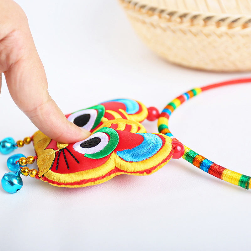 Бебешко колие с тигрова глава, ръчна изработка от плат, многослойно колие в народен фолклорен стил, висулка от сплав