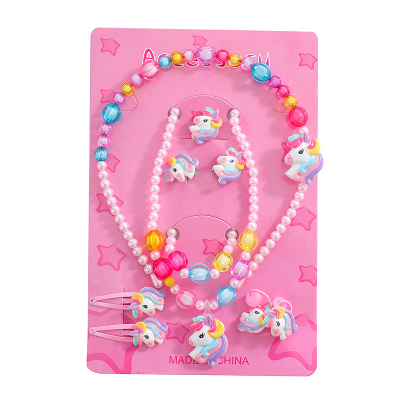 Set nakita: naušnice, ogrlica, narukvica i prsten; privjesak od smole; lanac s perlicama; motivi: ljubav, kapljice vode, zvona; proljeće 2025.