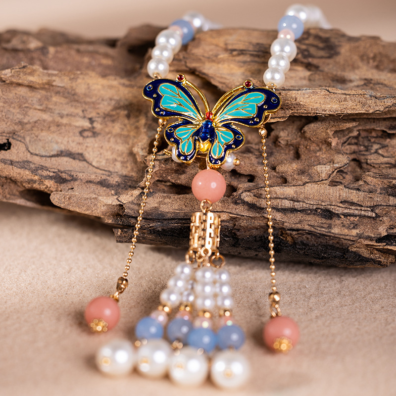 Karoliai - rankų darbo, dirbtinės perlais, vaikiško stiliaus, vabzdžio formos pakabukas, įprasta grandinė, Pavasaris 2023