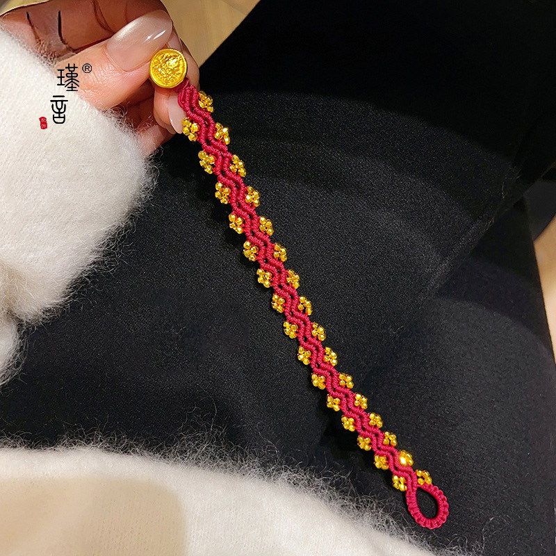 Bakrena narukvica s elektroplatnim završnim slojem, motiv zodijaka, od P·z Accessories — jesen 2025 izdanje