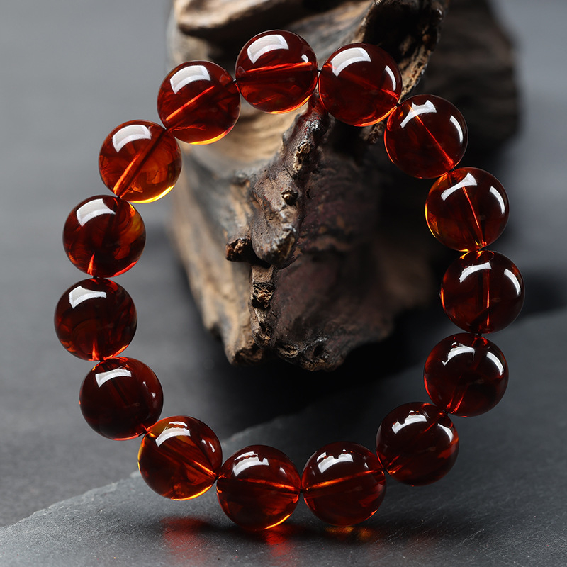 Narukvica od birmanskog krvavog jantara s perlicama, jednostruki kružni dizajn, motivi životinja/zodijak, bez certifikata autentičnosti