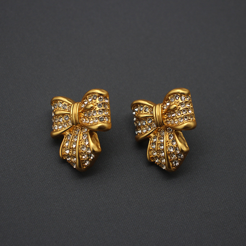 Bakarne naušnice s mat završnim slojem 24K zlata; elektroplatiranje; oblici: srce, cvijet, zvijezda; pogodno za djecu