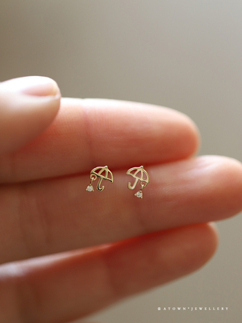 Fülbevalók – esernyő motívum, esős nap témájú (Anyaga: ezüst; Bevonat: elektroplatírozás; Nemesfém minőség: 0,7)