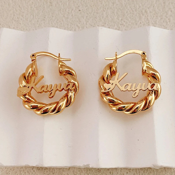 Naušnice kružni, od nehrđajućeg čelika, slova imena, elektropliranje, ljeto 2025, lagani luksuz, za žene