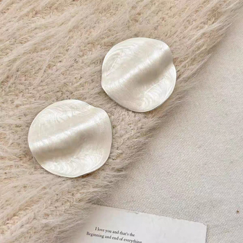 Naušnice od bakra s nepravvilanim kapljastim oblikom, elektroplatirane, s iglicama od srebra 925, lagani luksuzni stil