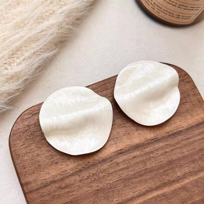 Naušnice od bakra s nepravvilanim kapljastim oblikom, elektroplatirane, s iglicama od srebra 925, lagani luksuzni stil