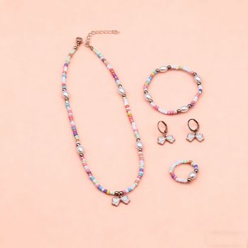 Laste boheemlaste stiiliga juveelide komplekt: kaelakee, käevõru, sõrmus ja kõrvarõngad; sulam, 9K puhtus; karabiid kasti tüüpi; õli tilgutamise viimistlus