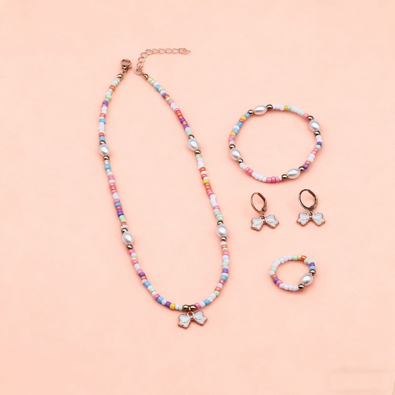 Vaikų boho stiliaus papuošalų rinkinys su mezgeliu: kaklo grandinėlė, apyrankė, žiedas ir auskarai; lydinys; 9K grynumas; dėžutės tipo grandinė; alyvos lašų apdaila