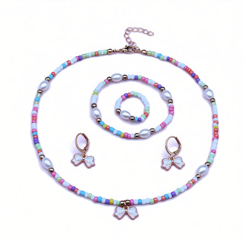 Vaikų boho stiliaus papuošalų rinkinys su mezgeliu: kaklo grandinėlė, apyrankė, žiedas ir auskarai; lydinys; 9K grynumas; dėžutės tipo grandinė; alyvos lašų apdaila