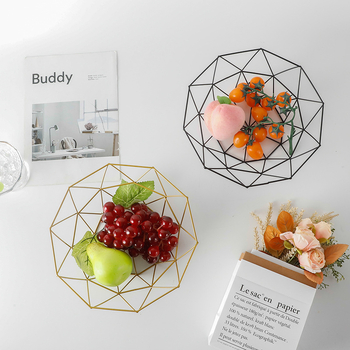 Vasból készült szabálytalan alakú gyümölcskosár konyhához és nappaliba, vízelvezető és tároló funkció, világos luxus retro stílus