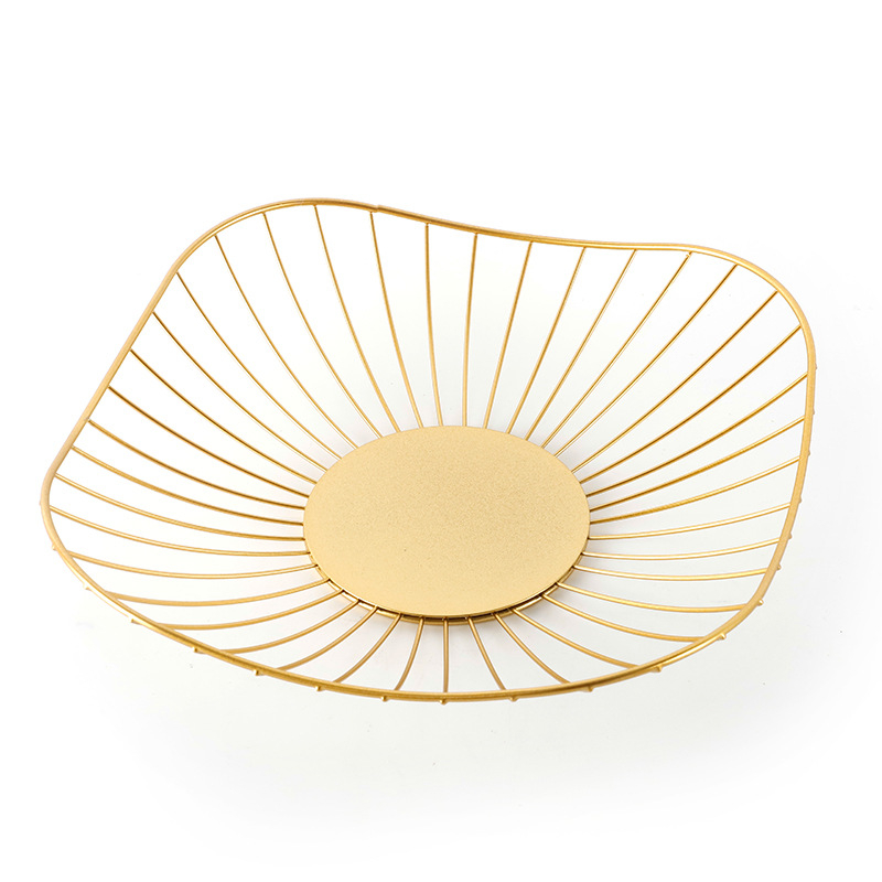 Vasból készült szabálytalan alakú gyümölcskosár konyhához és nappaliba, vízelvezető és tároló funkció, világos luxus retro stílus