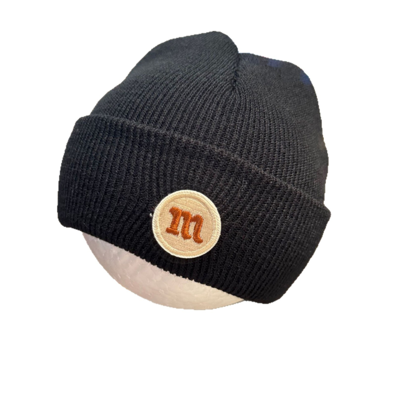 Kūdikio vilnos megztinė kepurė su išsiuvinėtu raide M – kupolinė karūna, kraštas, kvėpuojanti, šilta, atspari vėjui, žieminė versija 2025, Ins stilius