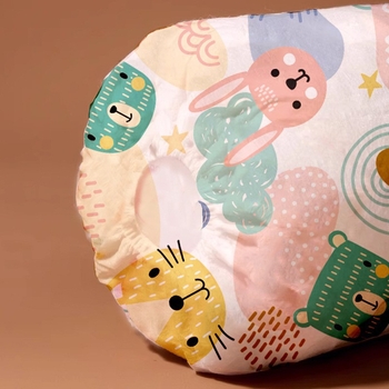 Vienkartinės vaikų rankovės – neaustas audinys, vandeniui ir aliejui atsparios, kvėpuojanti membrana, mielas raštas, 800 porų dėžutėje