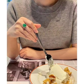 Jado žiedas su kiaušinio formos cabochonu, 18K aukso įtvirtinimas, natūralus A klasės jade