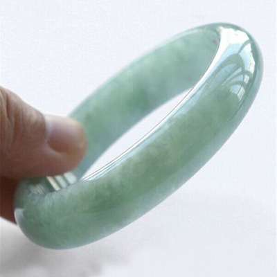 Auksu įleista nefrito apyrankė – rankų darbas, natūralus stilius, unisex