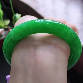 Nefrito apyrankė, Ice-Glutinous Jade, Myanmaras kilmė, Moterų etninio geometrinio stiliaus