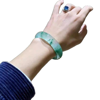 Raktinė iš natūralaus Afrikos smaragdo ir Dulong jade, plaukiantis gėlių dizainas, pakabukas