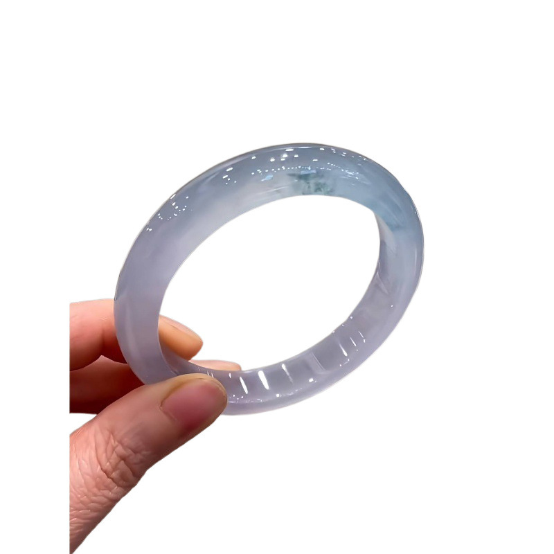 Jáde karkötő virágmotívummal, jégszerű áttetszőség, kézzel készült, 2022 őszén debütált