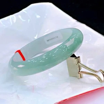 Jade apyrankė, rankų darbas, natūralus stilius, gėlių motyvas