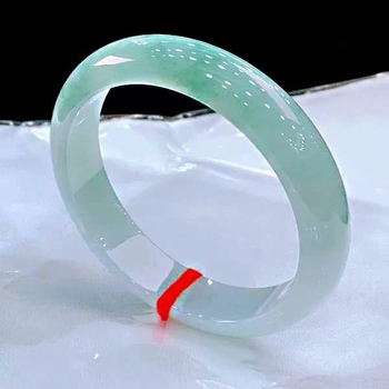 Jade apyrankė, rankų darbas, natūralus stilius, gėlių motyvas