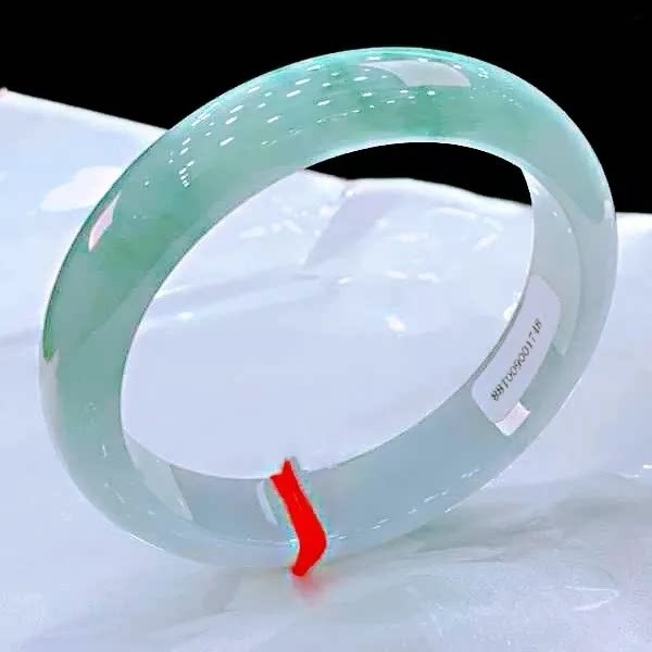 Jade apyrankė, rankų darbas, natūralus stilius, gėlių motyvas