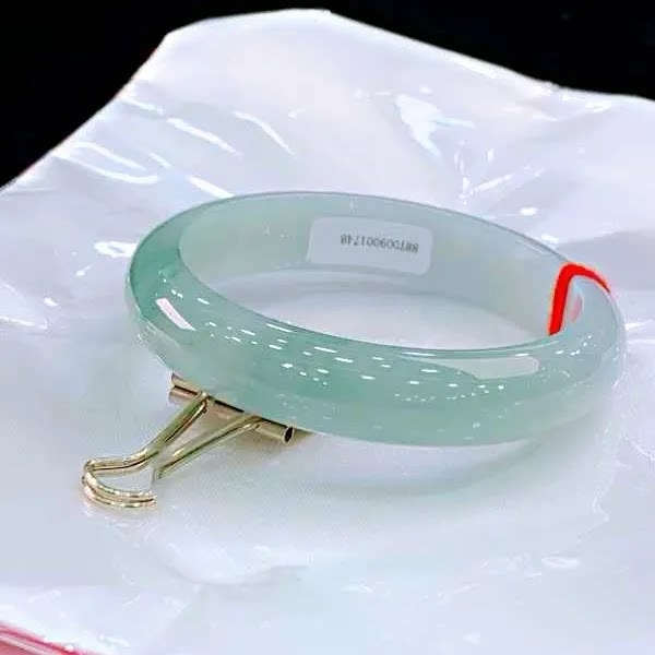 Jade apyrankė, rankų darbas, natūralus stilius, gėlių motyvas