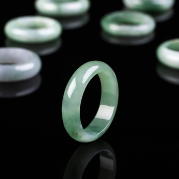 Follow the Rise jadeito žiedas, rankų darbas, ledinis vaško jadeitas, apvalios formos, unisex dizainas