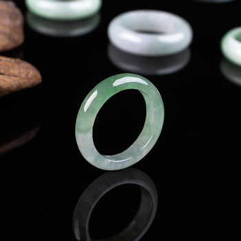 Follow the Rise jadeito žiedas, rankų darbas, ledinis vaško jadeitas, apvalios formos, unisex dizainas