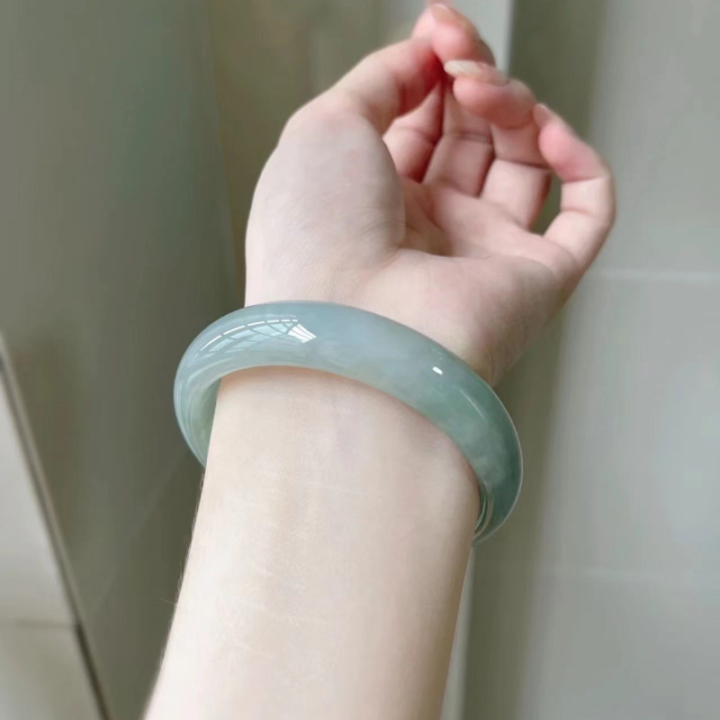 Jado apyrankė su auksiniu įkaldymu, ledo tipo nefritas, rankų darbo, unisex etninis stilius, kilmė Yiwu, vasara 2024