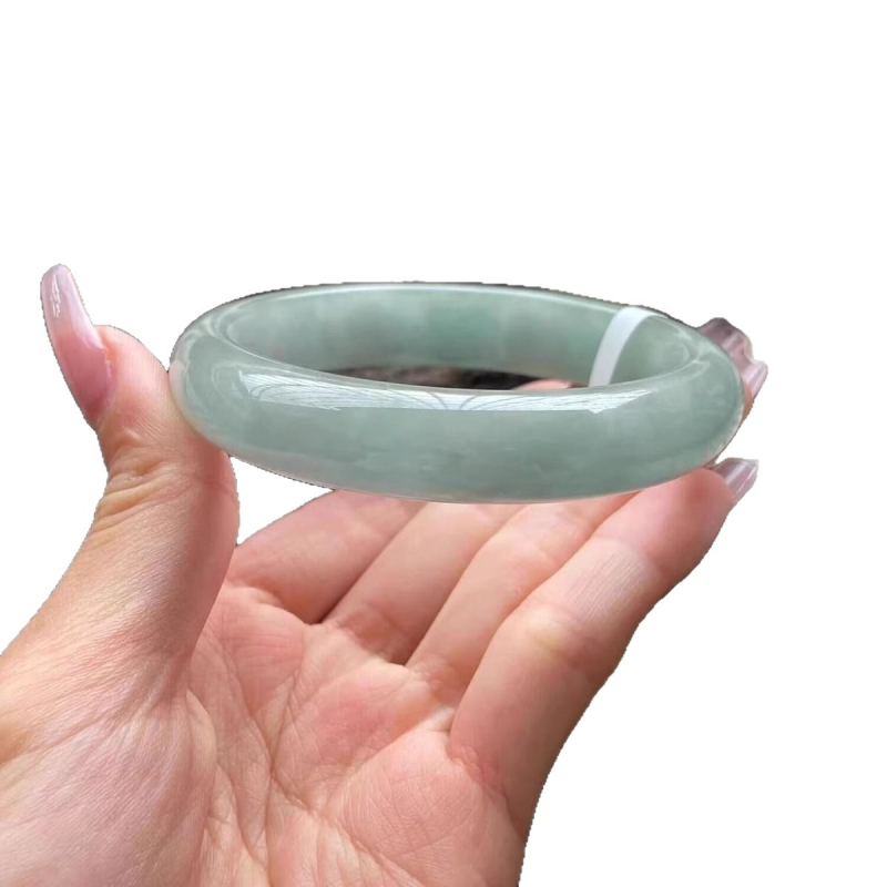 Jadeit karkötő — Anyag: jade (feldolgozott); Feldolgozás: polírozás; Bevezetés: 2025 tavasz; Stílus: Természet