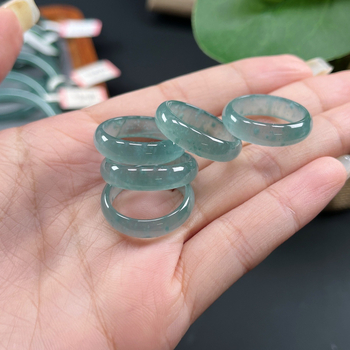 Nefrito žiedas – ledinio tipo nefritas, rankų darbas, unisex, kilmė Mianmaras, 2025 m. pavasaris