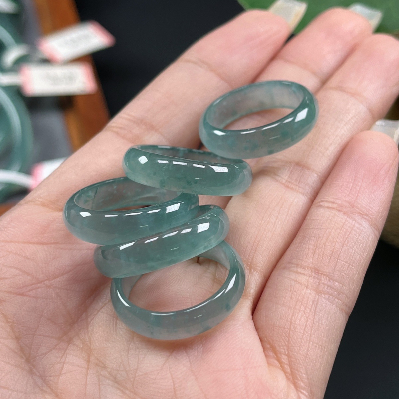 Nefrito žiedas – ledinio tipo nefritas, rankų darbas, unisex, kilmė Mianmaras, 2025 m. pavasaris