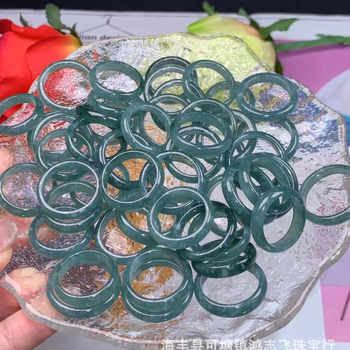 Jadeite gyűrű etnikai uniszex stílusban, polírozott felület, származás Shantwei, 2024 nyár